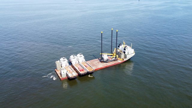 0.4 Semi-submersible Heavy Transport Vessel loaded off Louisiana -AlexPeraMarine
